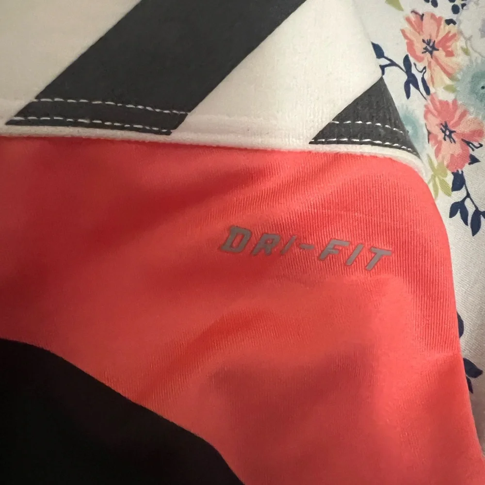 NWT Nike Pro Women’s Shorts in Coral/Black Stripes - Picture 3 of 9